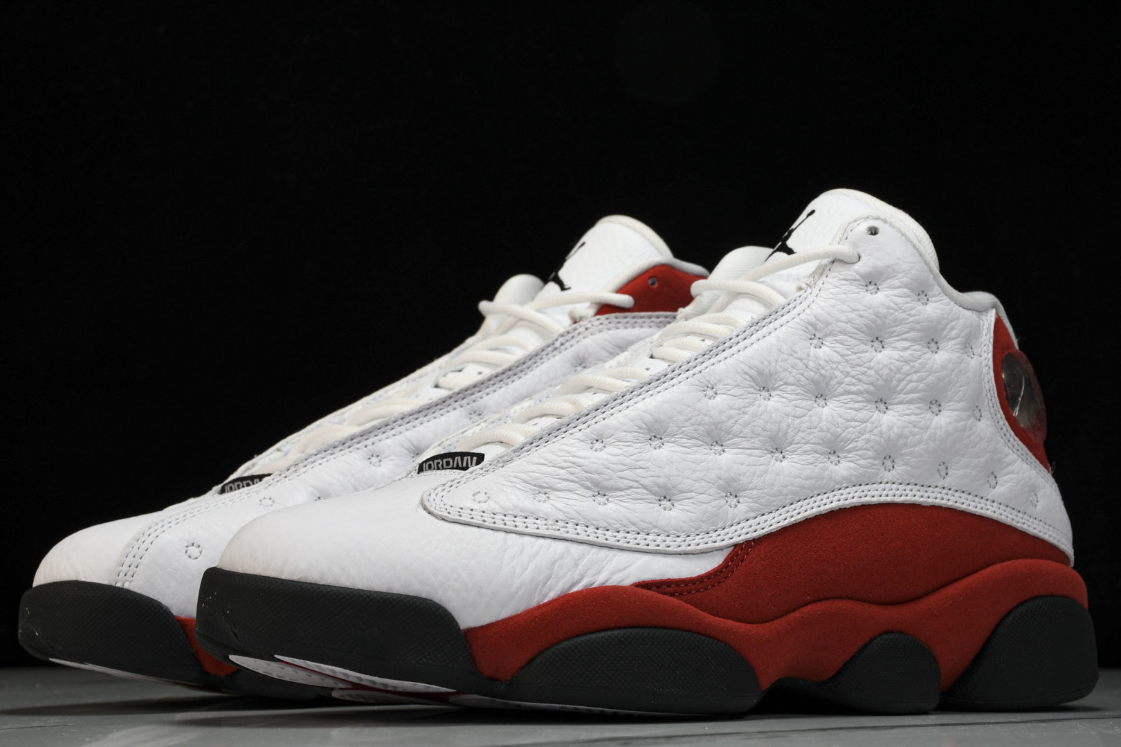 AJ13 尺码40-47.5

纯原版出品- Air Jordan 13 Retro OG“Chicag