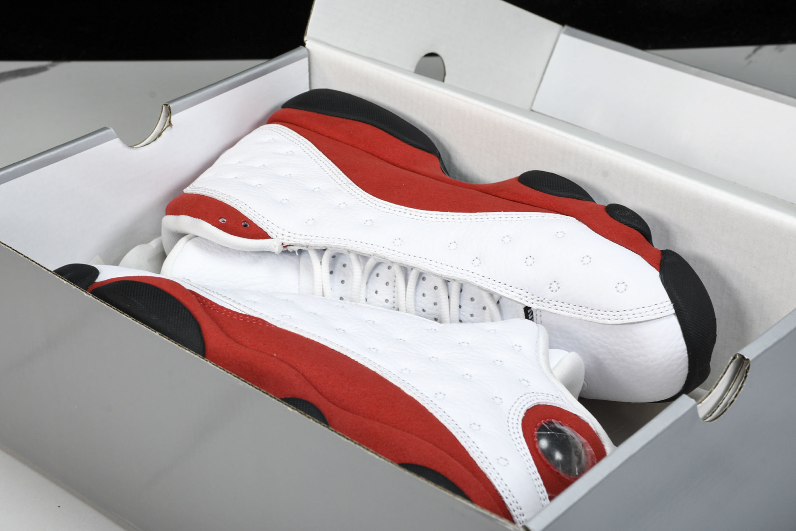 AJ13 尺码40-47.5

纯原版出品- Air Jordan 13 Retro OG“Chicag