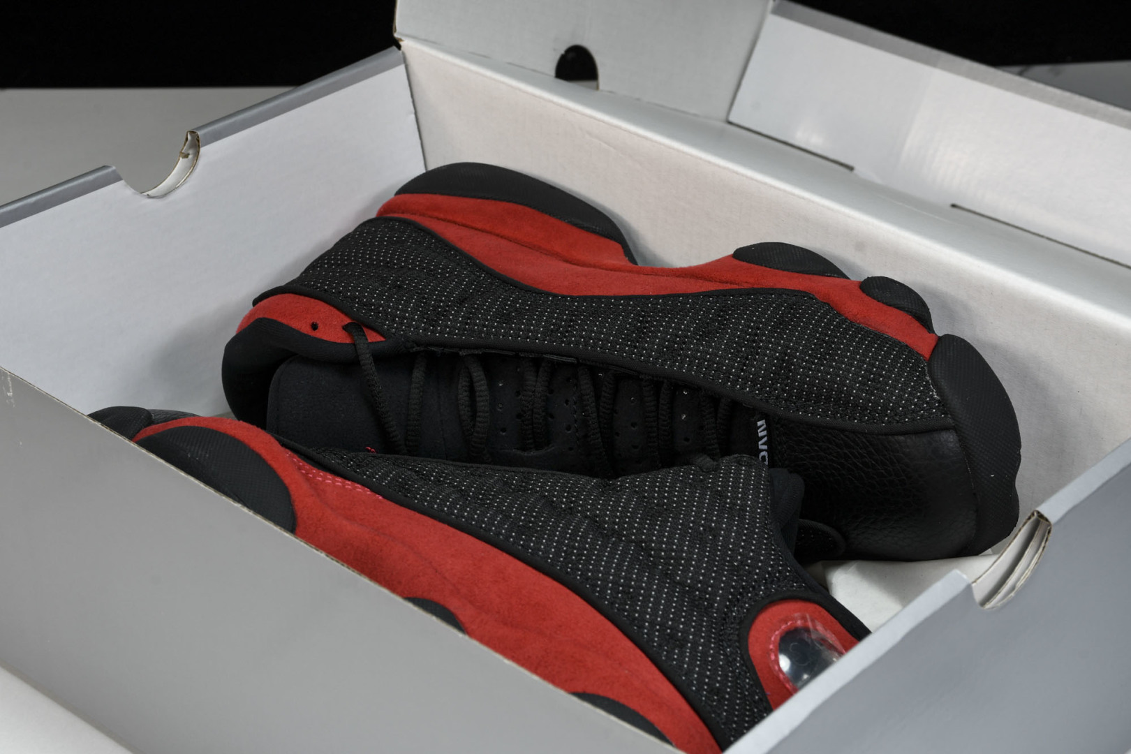 AJ13 尺码40-47.5

纯原版出品-Air Jordan 13 Retro“Bred(2017)