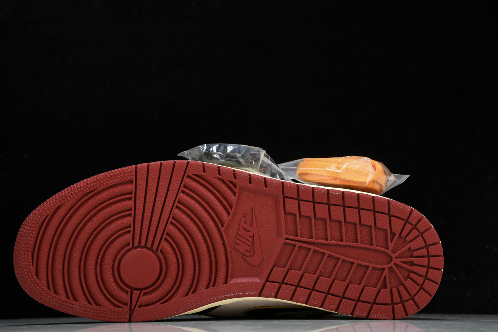 AJ1 UN 尺码40-48.5

纯原版出品-Union x Air Jordan 1 Retro H