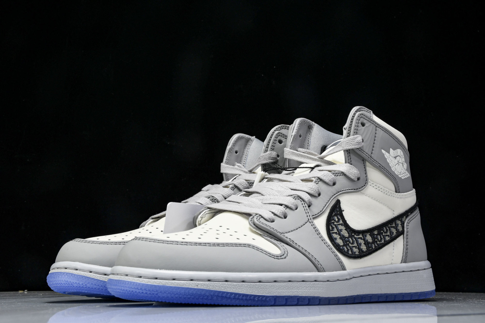 AJ1 奥迪 鞋码：36-47.5

纯原出品-D × AIR JORDAN 1 HIGH OG 奥迪 