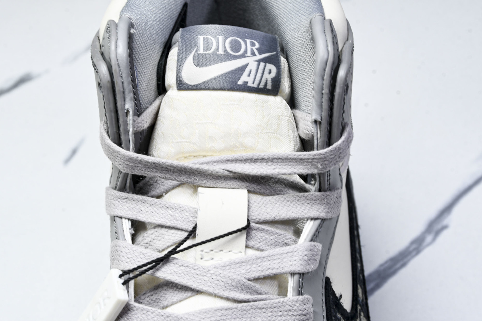 AJ1 奥迪 鞋码：36-47.5

纯原出品-D × AIR JORDAN 1 HIGH OG 奥迪 