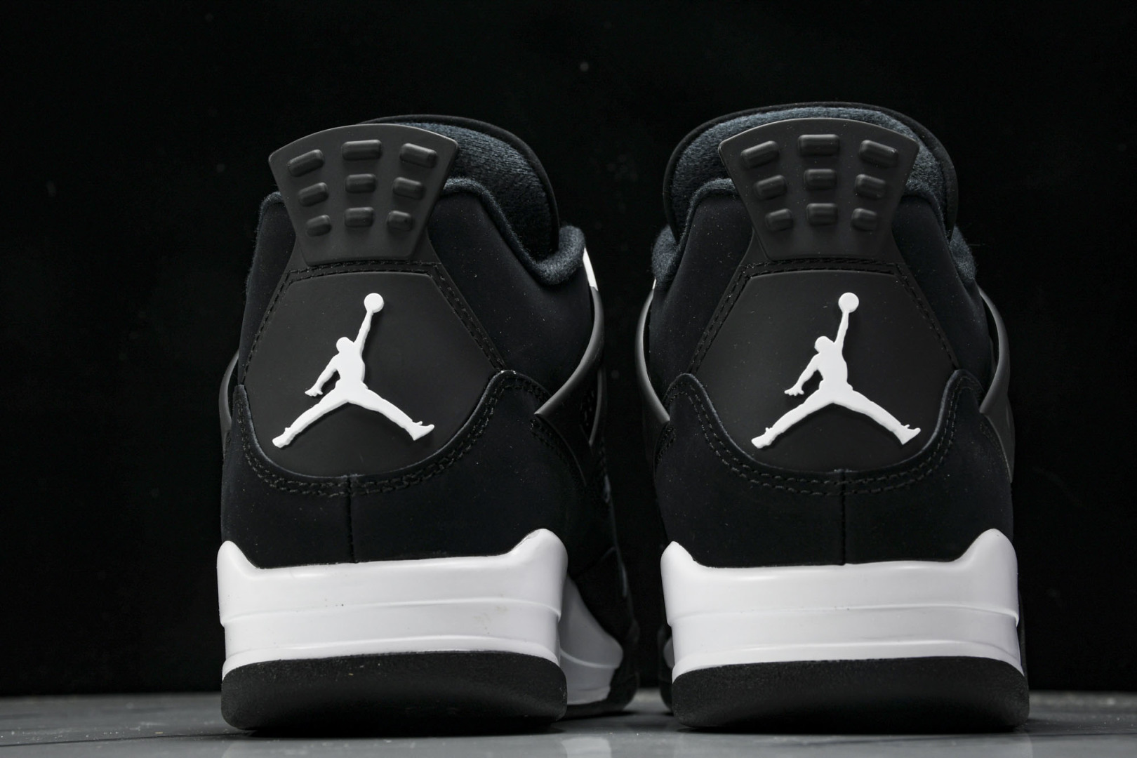 AJ4黑白 尺码40-48.5

纯原版出品-Air Jordan 4 Retro“White Thun
