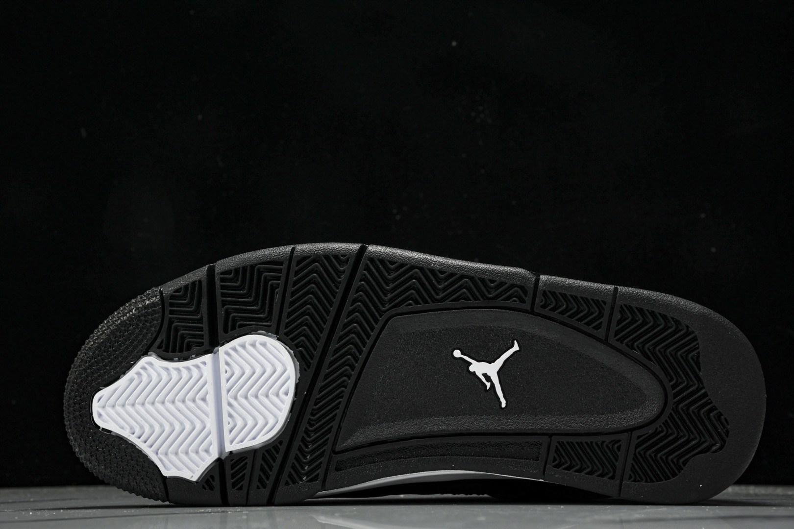 AJ4黑白 尺码40-48.5

纯原版出品-Air Jordan 4 Retro“White Thun