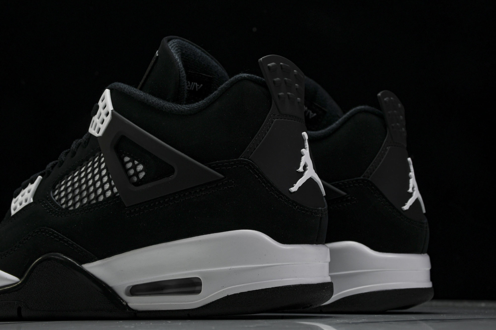 AJ4黑白 尺码40-48.5

纯原版出品-Air Jordan 4 Retro“White Thun