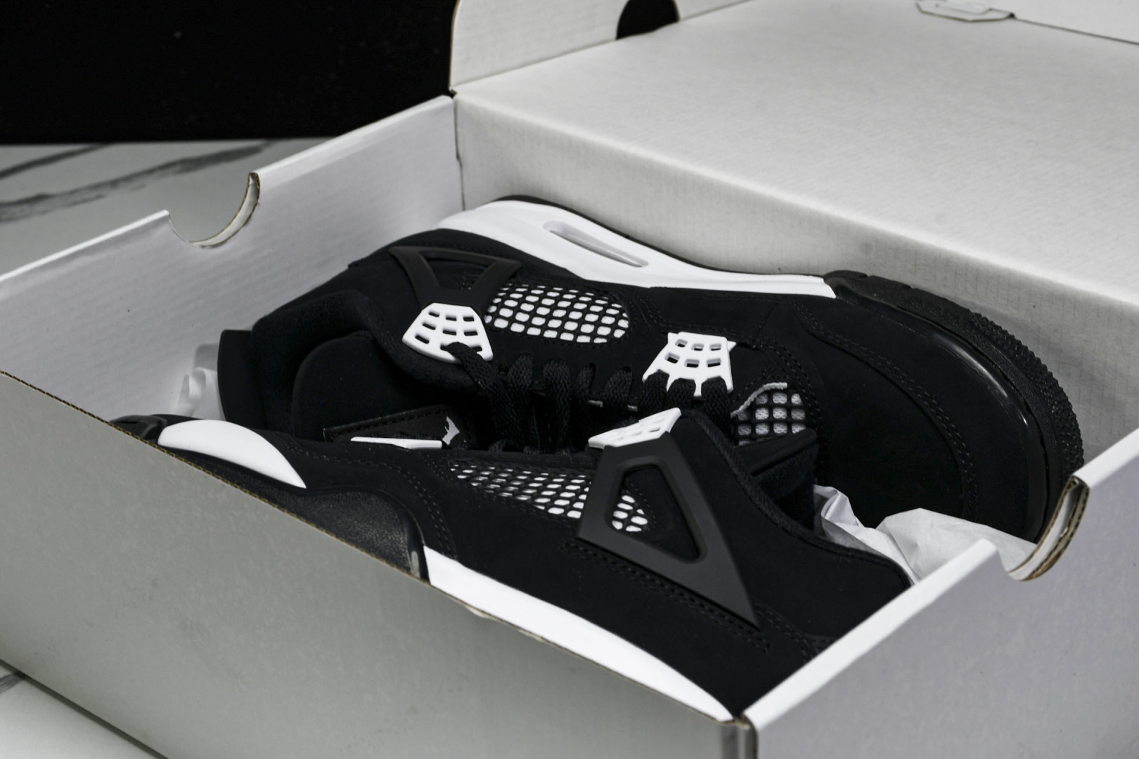 AJ4黑白 尺码40-48.5

纯原版出品-Air Jordan 4 Retro“White Thun