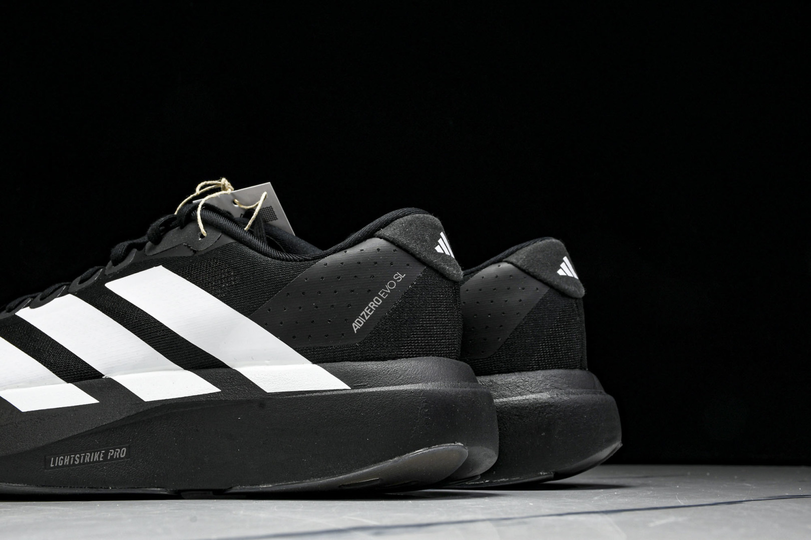 Adizero 尺码36-46

纯原版出品-Adizero EVO SL Black White 黑白