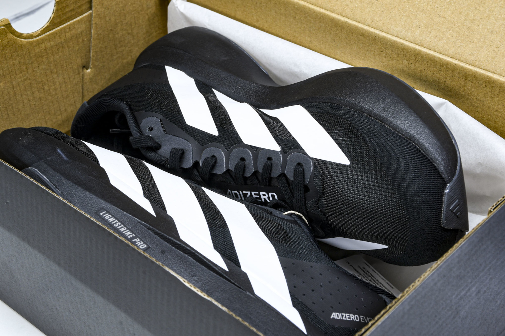 Adizero 尺码36-46

纯原版出品-Adizero EVO SL Black White 黑白