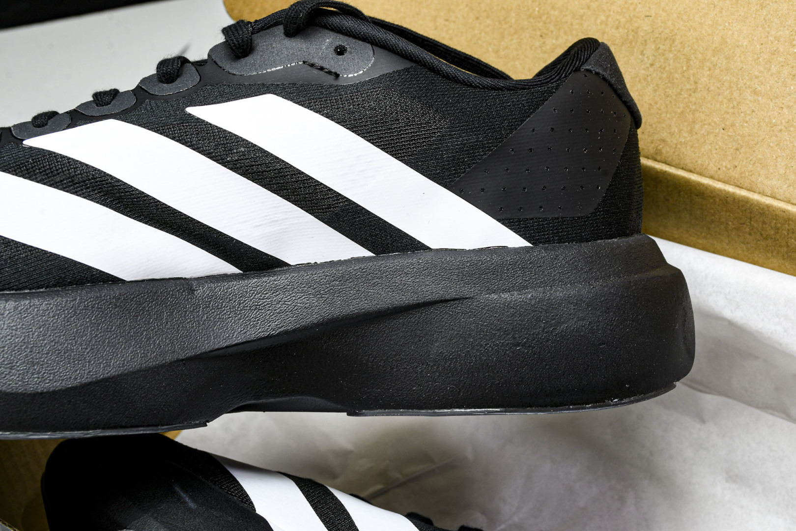 Adizero 尺码36-46

纯原版出品-Adizero EVO SL Black White 黑白