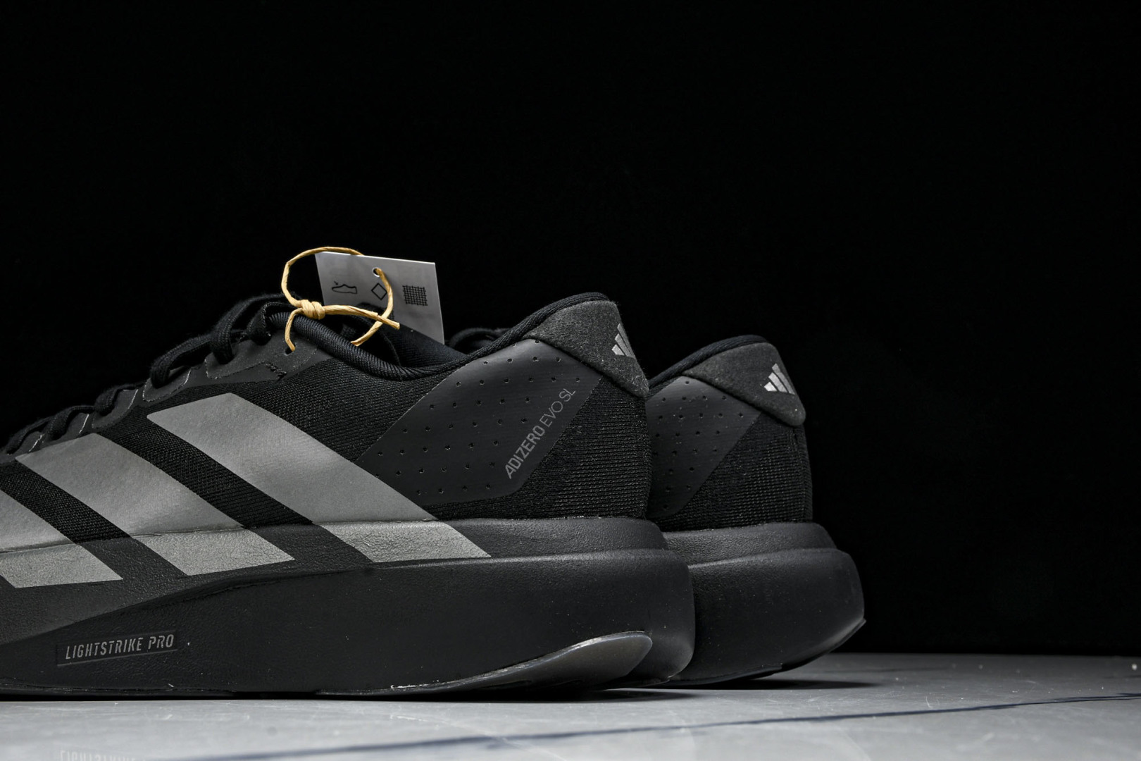 Adizero 尺码36-46

纯原版出品-Adizero EVO SL Grey Black 灰黑 