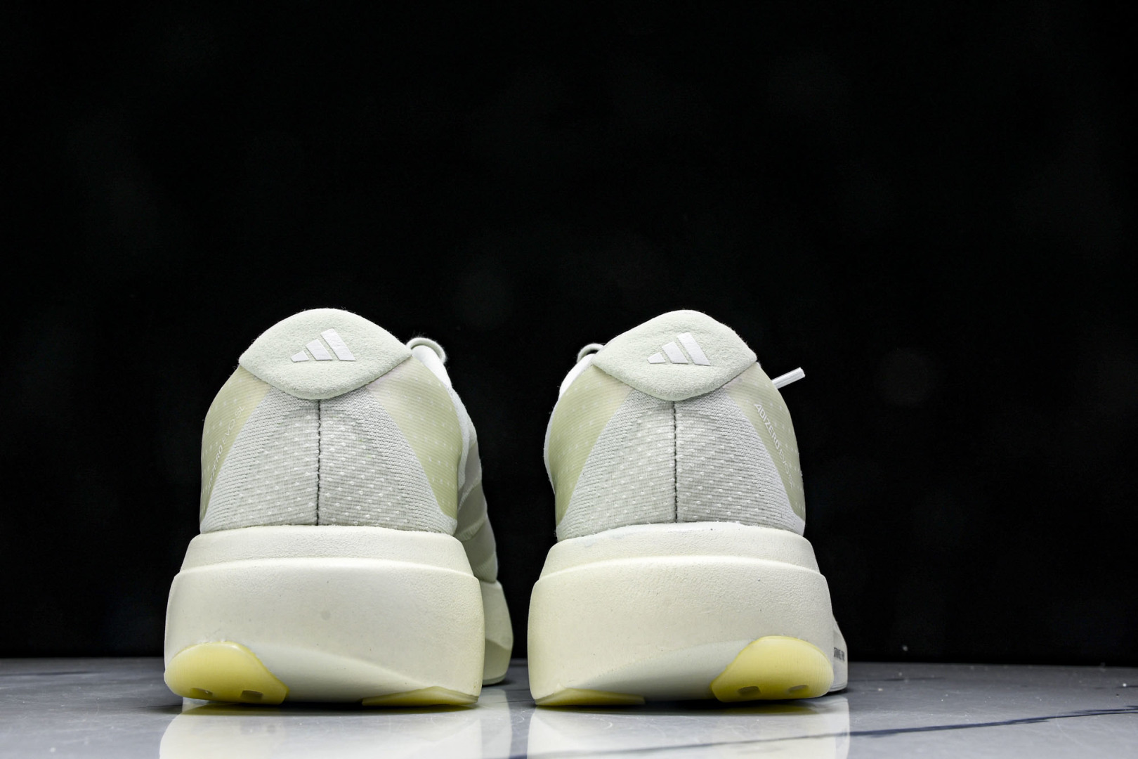Adizero 尺码36-46

纯原版出品-Adizero Evo SL  阿迪超轻透气缓震跑鞋 JR