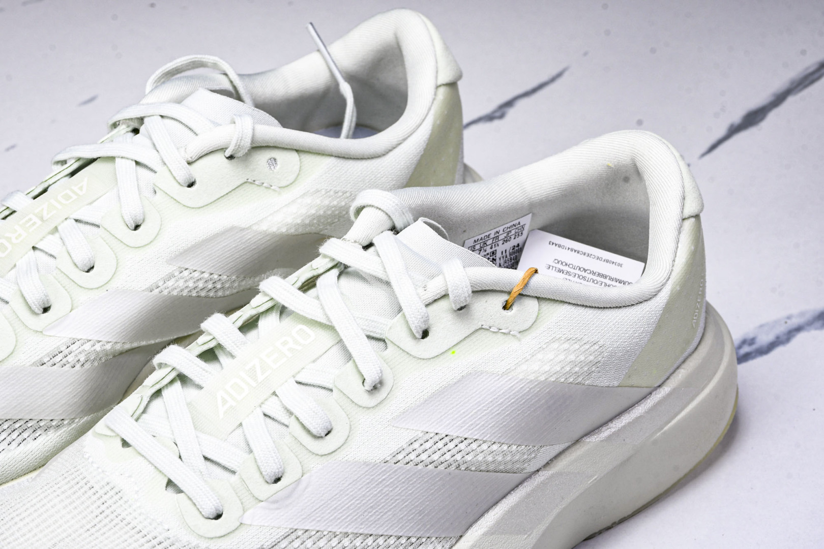 Adizero 尺码36-46

纯原版出品-Adizero Evo SL  阿迪超轻透气缓震跑鞋 JR