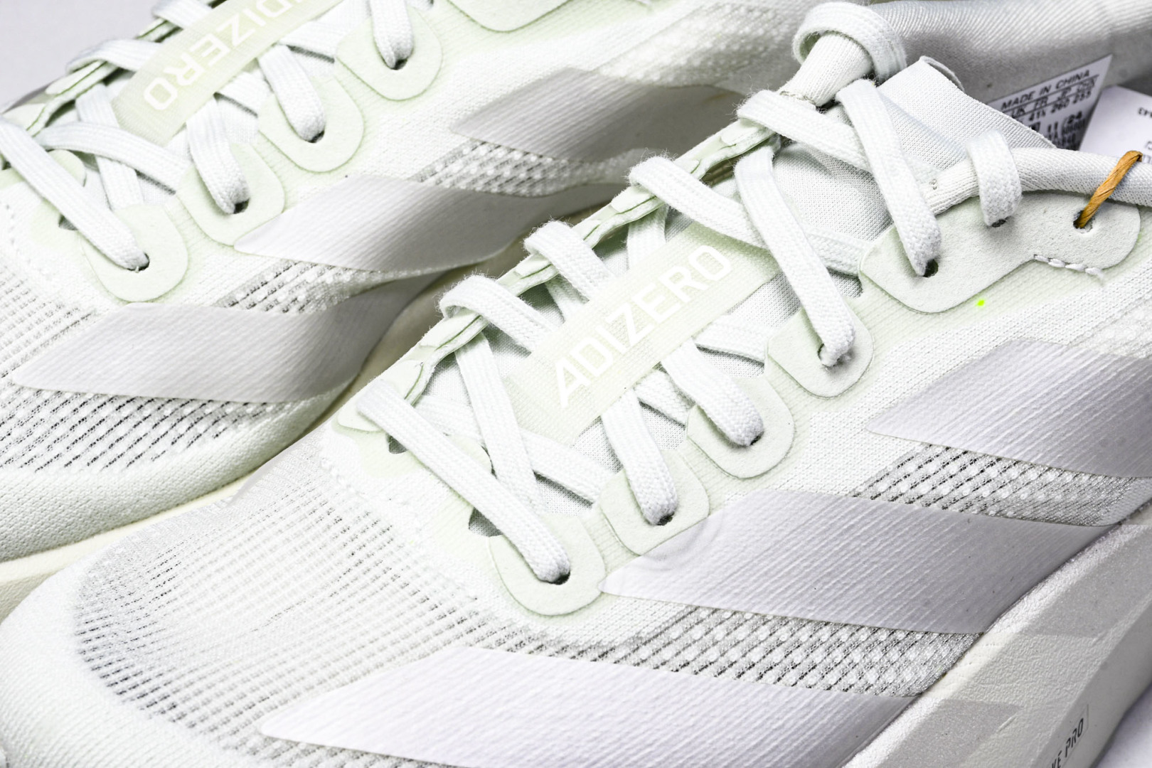 Adizero 尺码36-46

纯原版出品-Adizero Evo SL  阿迪超轻透气缓震跑鞋 JR