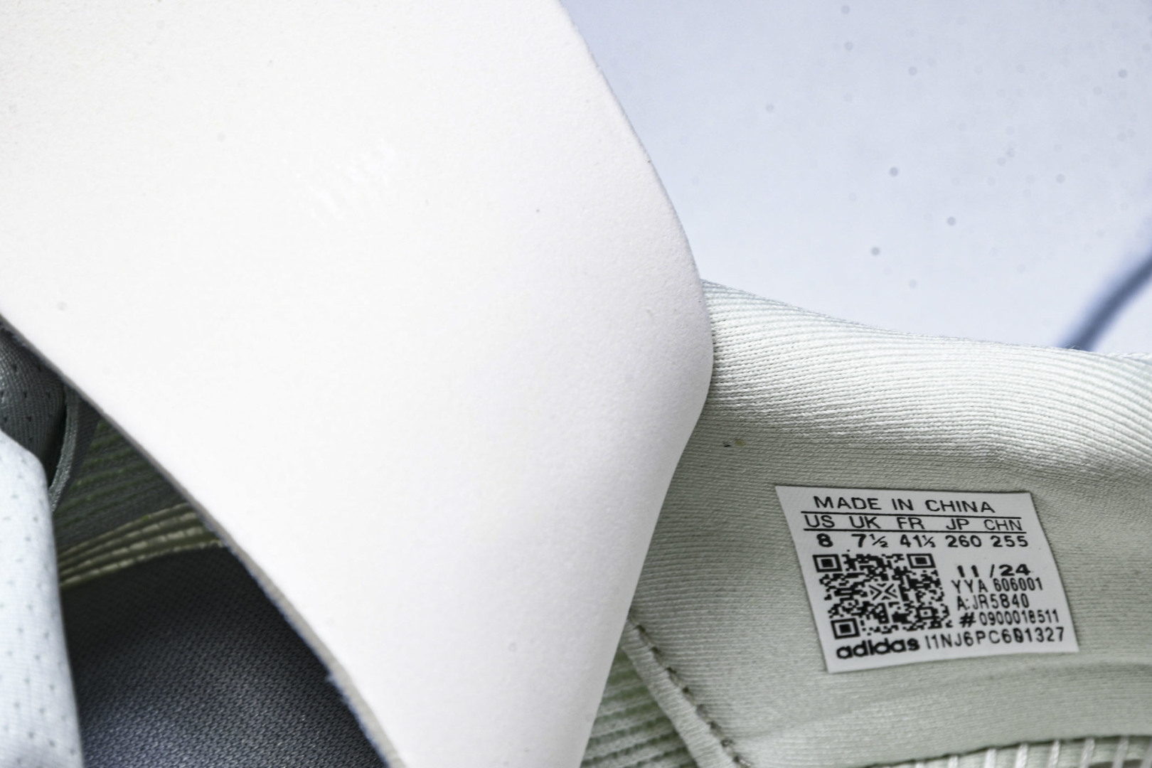Adizero 尺码36-46

纯原版出品-Adizero Evo SL  阿迪超轻透气缓震跑鞋 JR