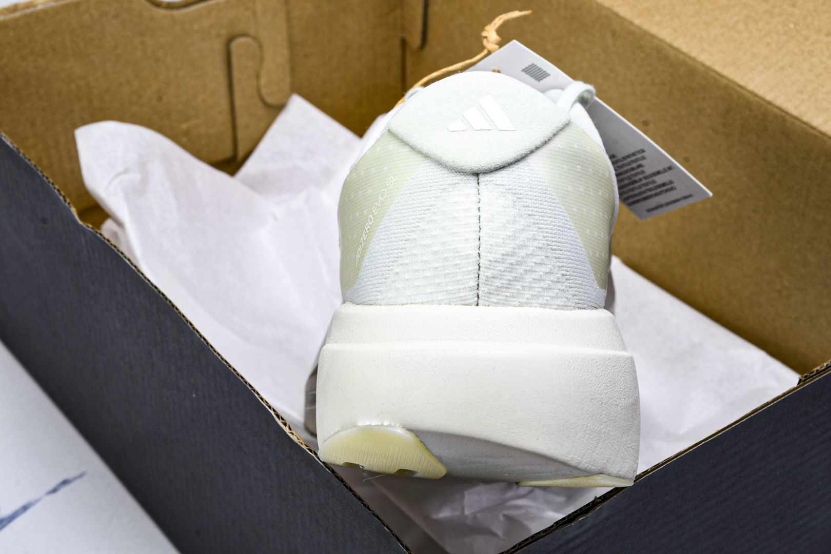 Adizero 尺码36-46

纯原版出品-Adizero Evo SL  阿迪超轻透气缓震跑鞋 JR