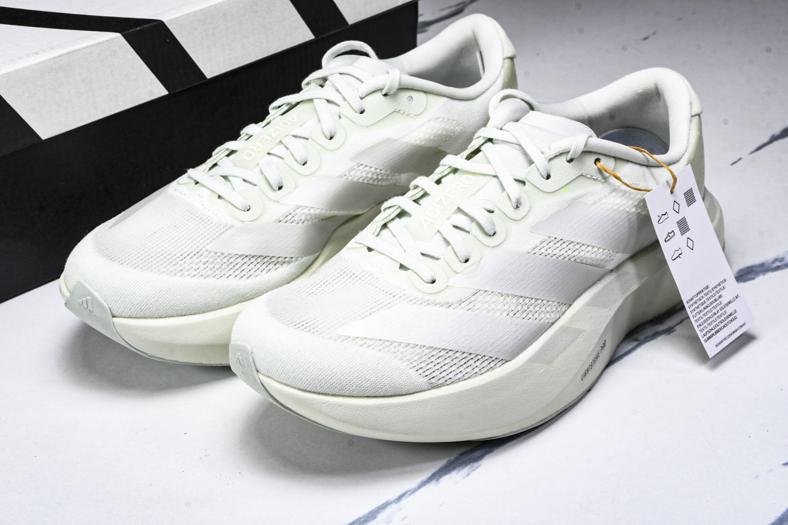 Adizero 尺码36-46

纯原版出品-Adizero Evo SL  阿迪超轻透气缓震跑鞋 JR