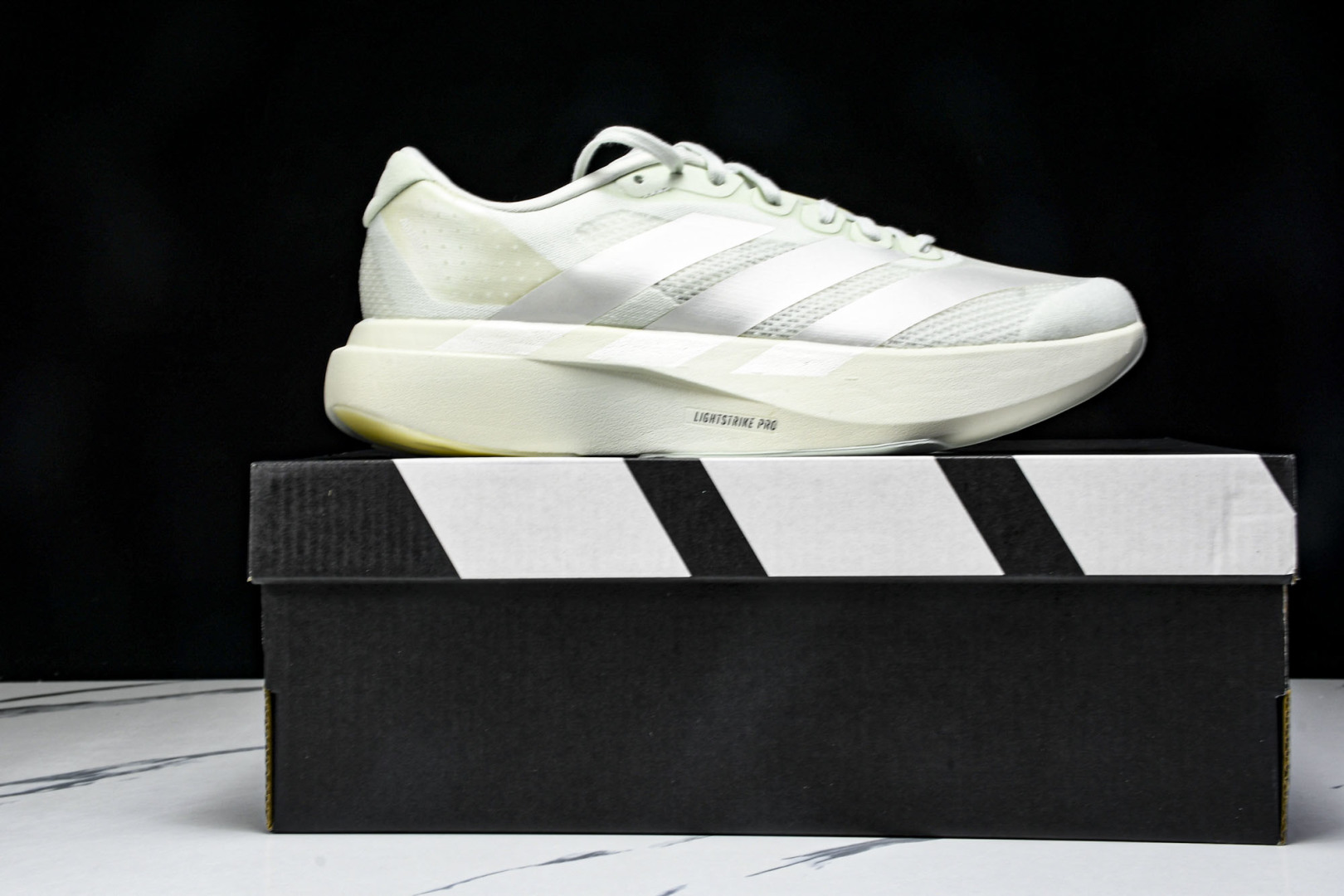 Adizero 尺码36-46

纯原版出品-Adizero Evo SL  阿迪超轻透气缓震跑鞋 JR