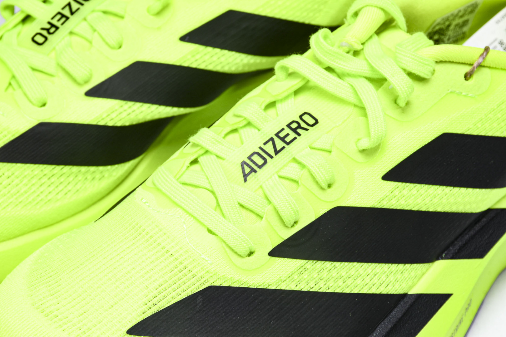 Adizero 尺码36-46

纯原版出品-Adizero Evo SL  阿迪超轻透气缓震跑鞋 JP
