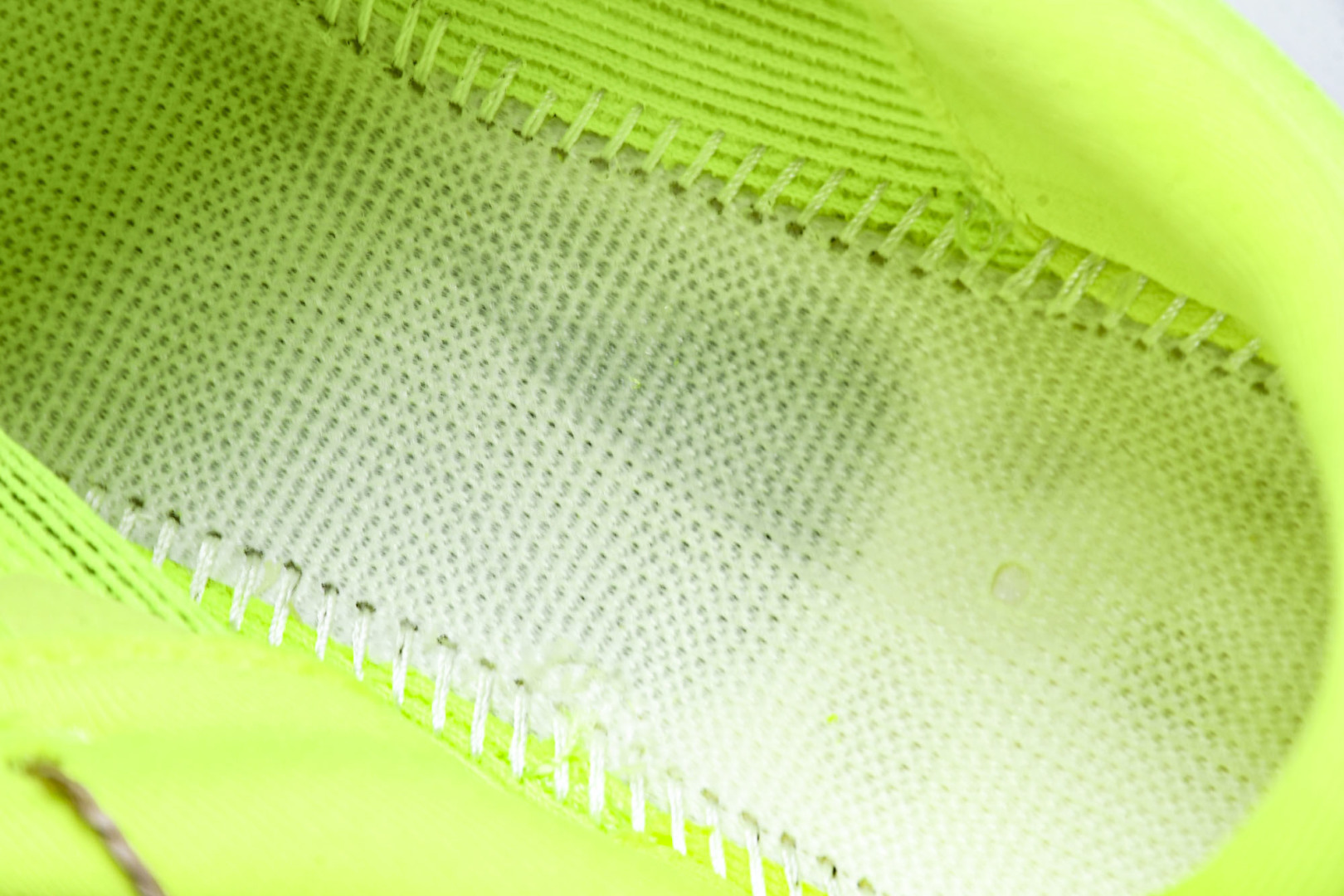 Adizero 尺码36-46

纯原版出品-Adizero Evo SL  阿迪超轻透气缓震跑鞋 JP