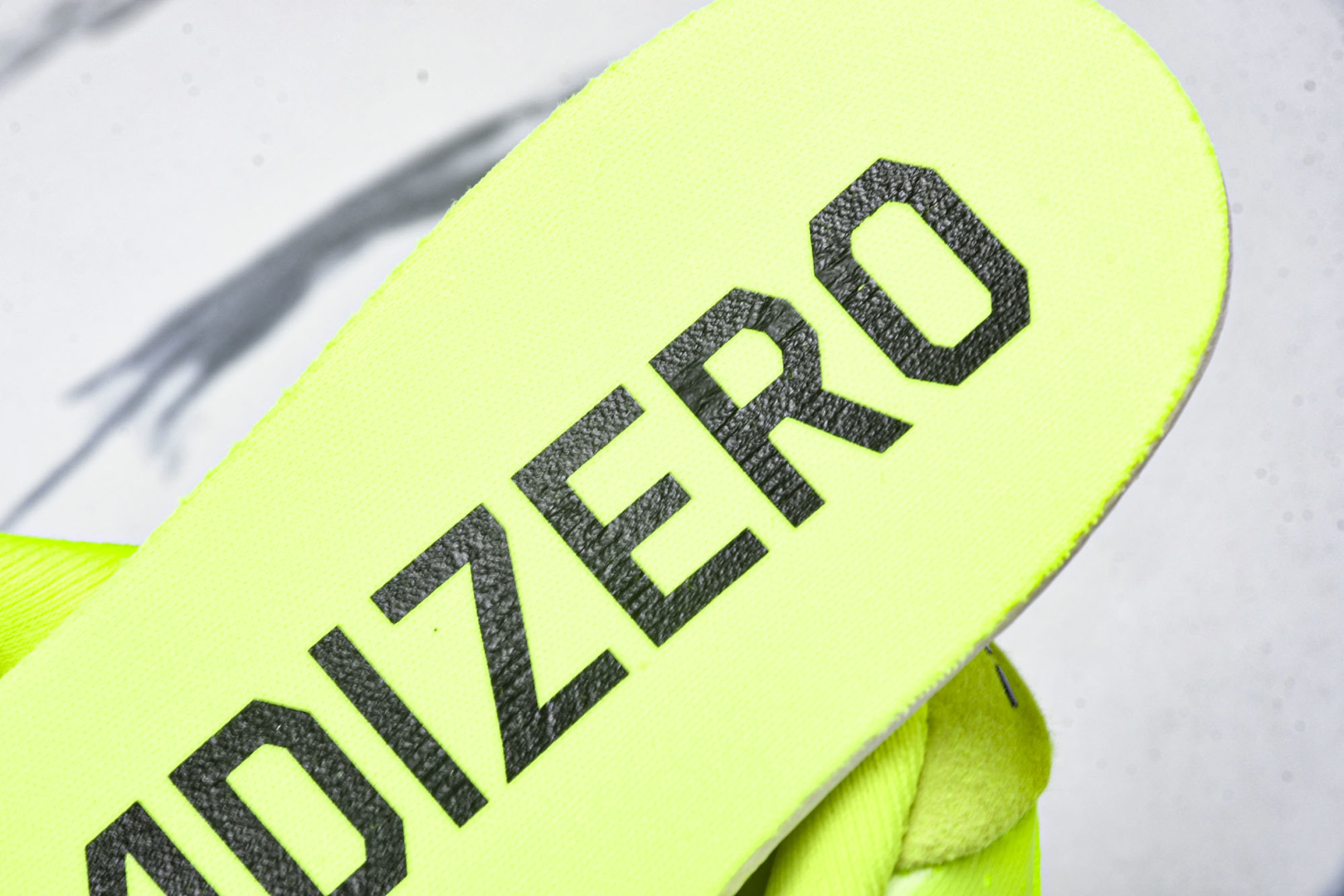 Adizero 尺码36-46

纯原版出品-Adizero Evo SL  阿迪超轻透气缓震跑鞋 JP