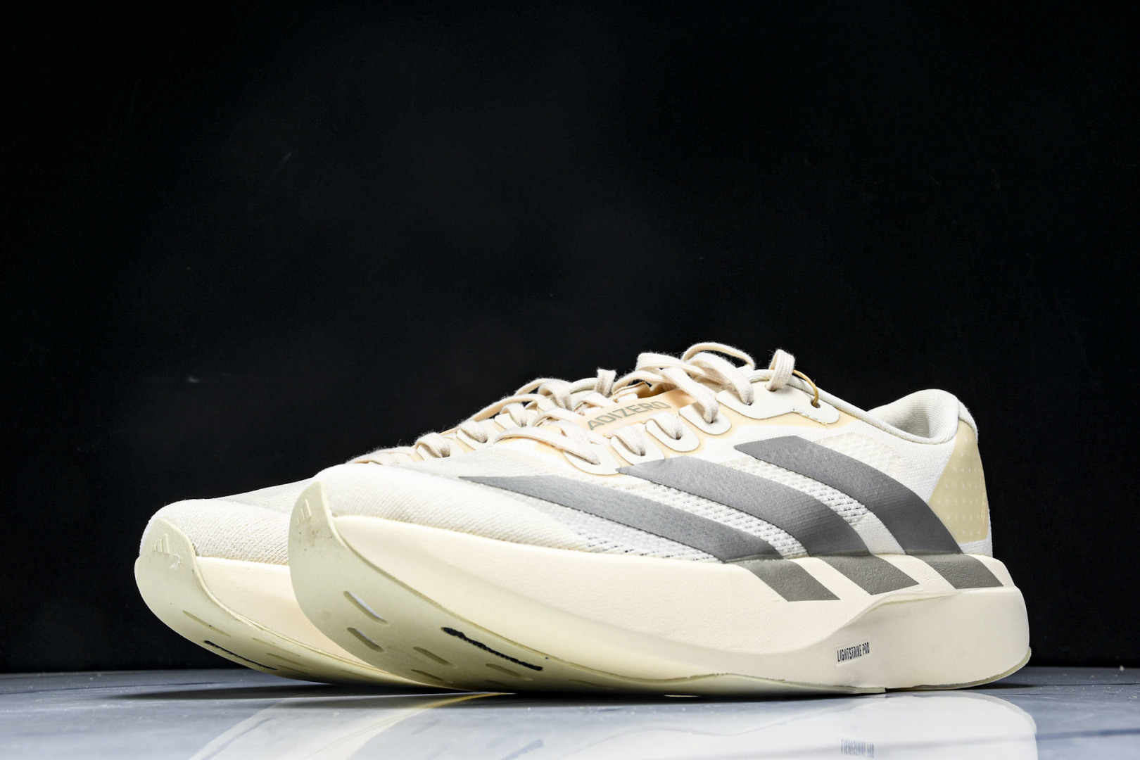Adizero 尺码36-46

纯原版出品-Adizero Evo SL  阿迪超轻透气缓震跑鞋 JR