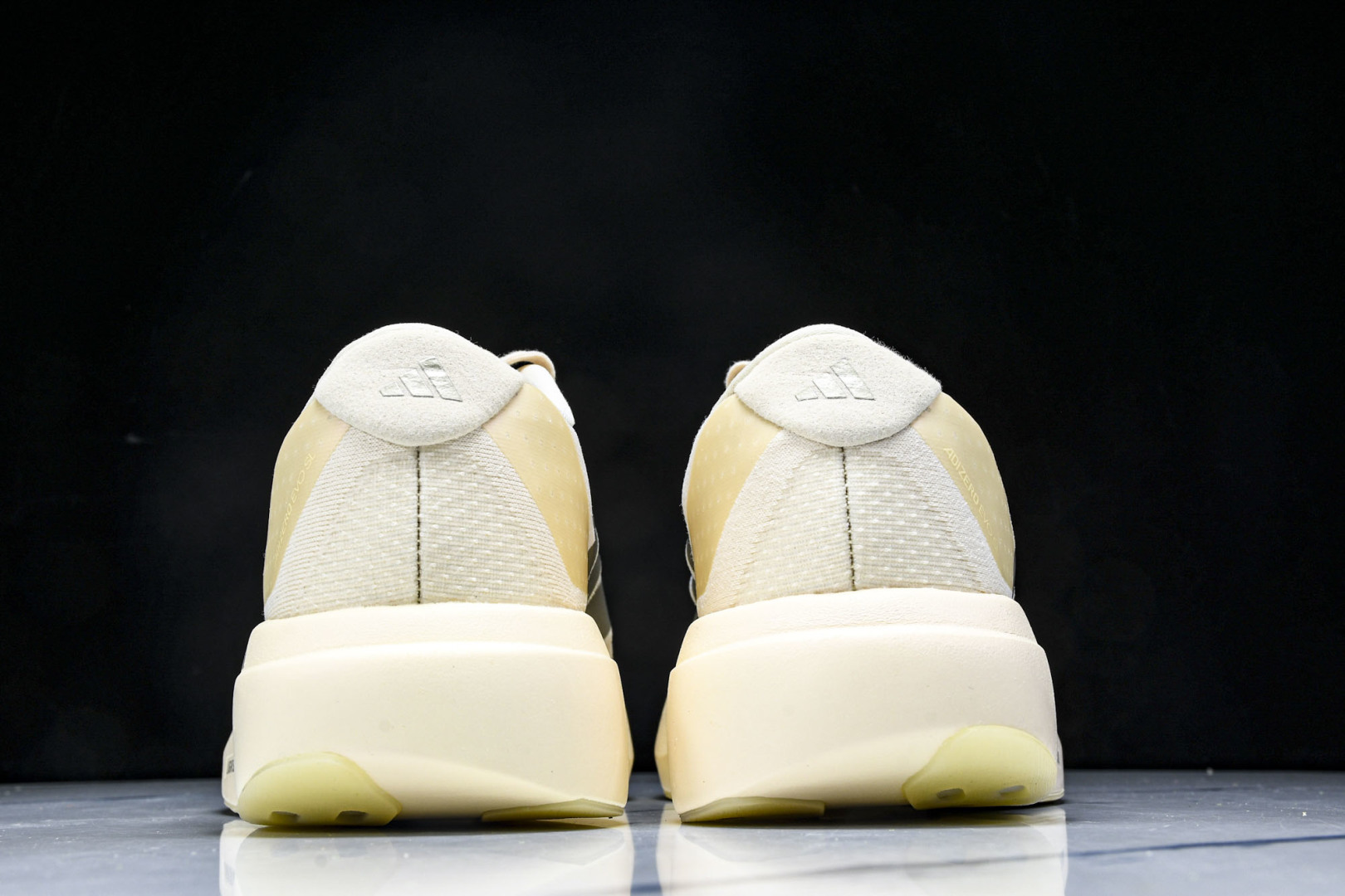Adizero 尺码36-46

纯原版出品-Adizero Evo SL  阿迪超轻透气缓震跑鞋 JR
