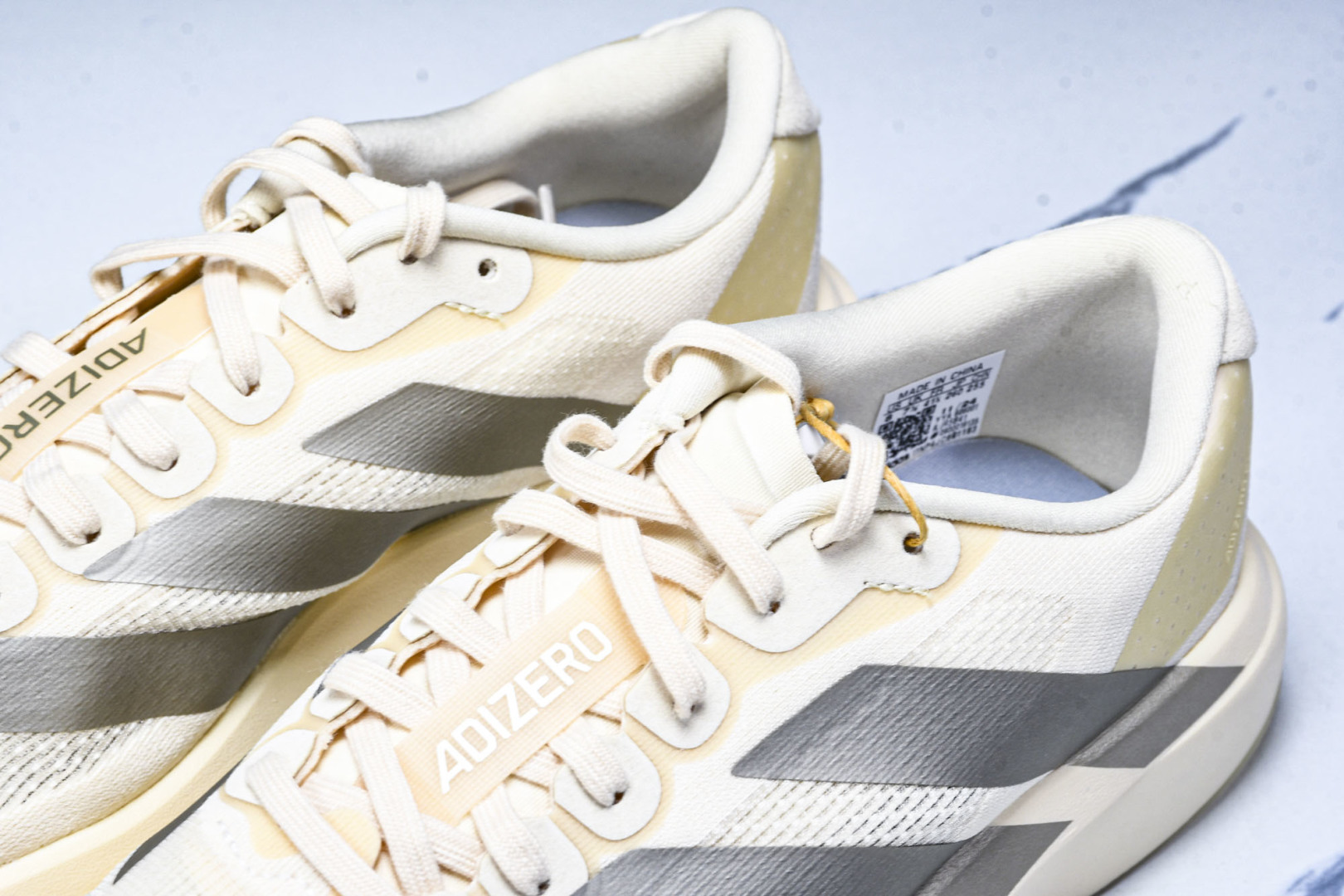 Adizero 尺码36-46

纯原版出品-Adizero Evo SL  阿迪超轻透气缓震跑鞋 JR