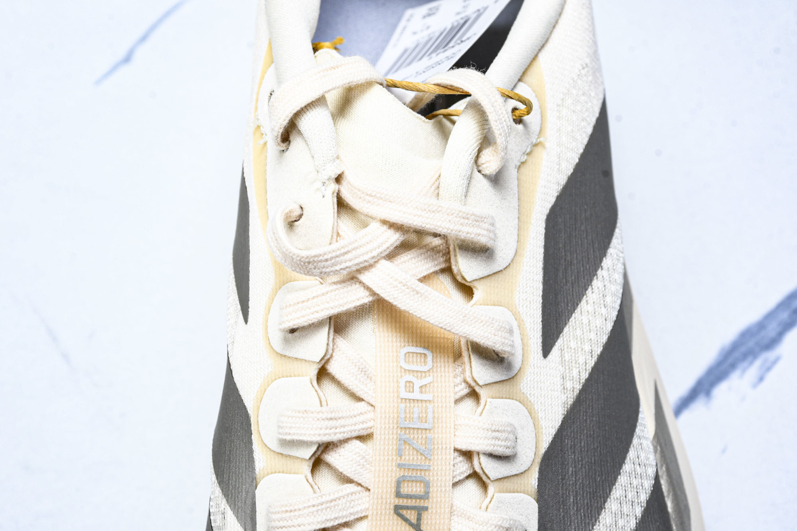 Adizero 尺码36-46

纯原版出品-Adizero Evo SL  阿迪超轻透气缓震跑鞋 JR