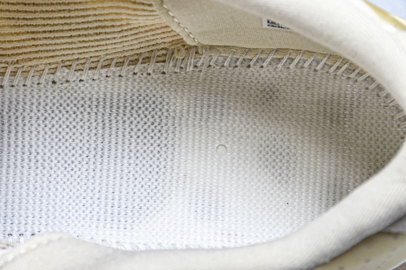 Adizero 尺码36-46

纯原版出品-Adizero Evo SL  阿迪超轻透气缓震跑鞋 JR