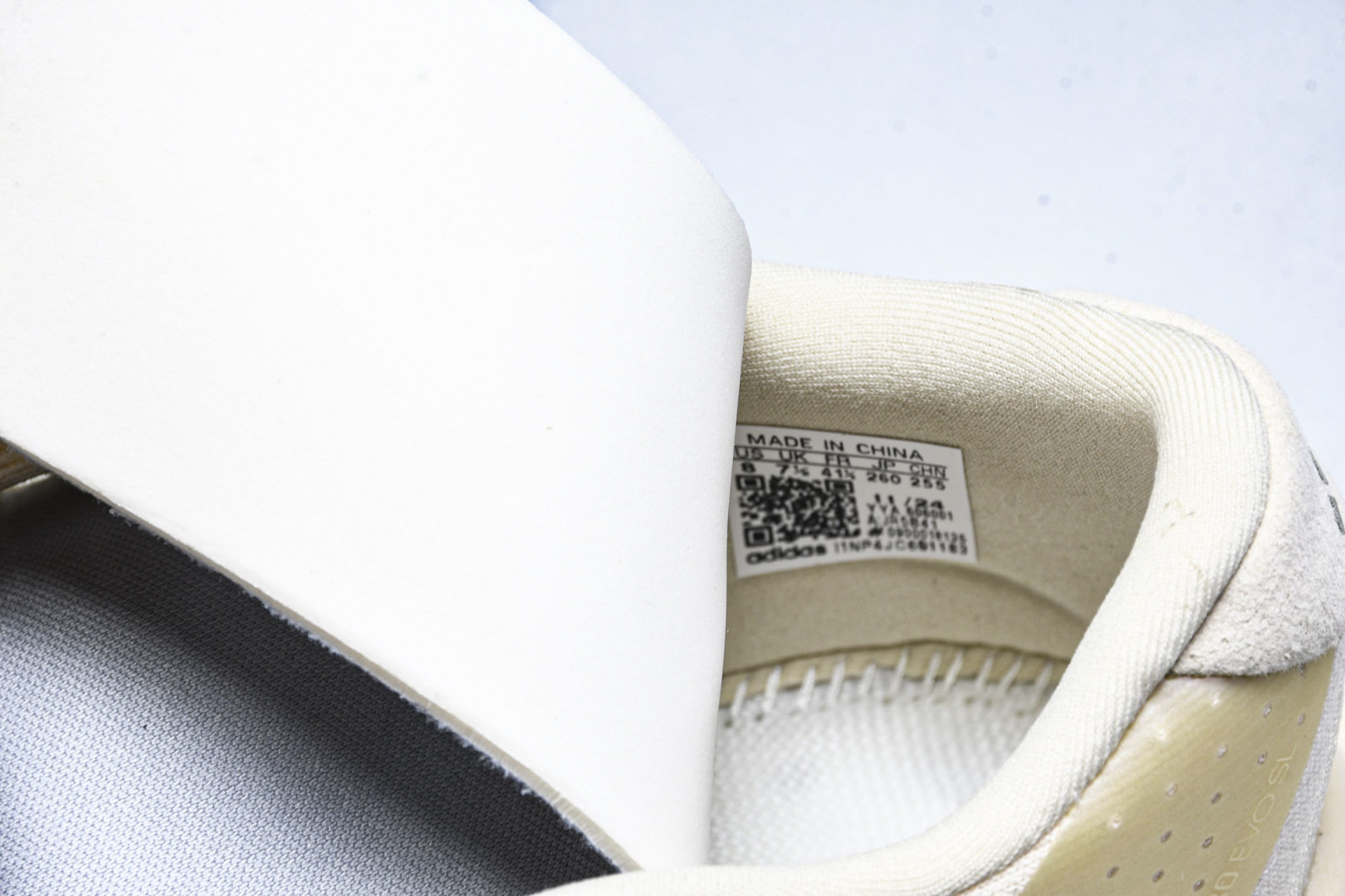 Adizero 尺码36-46

纯原版出品-Adizero Evo SL  阿迪超轻透气缓震跑鞋 JR
