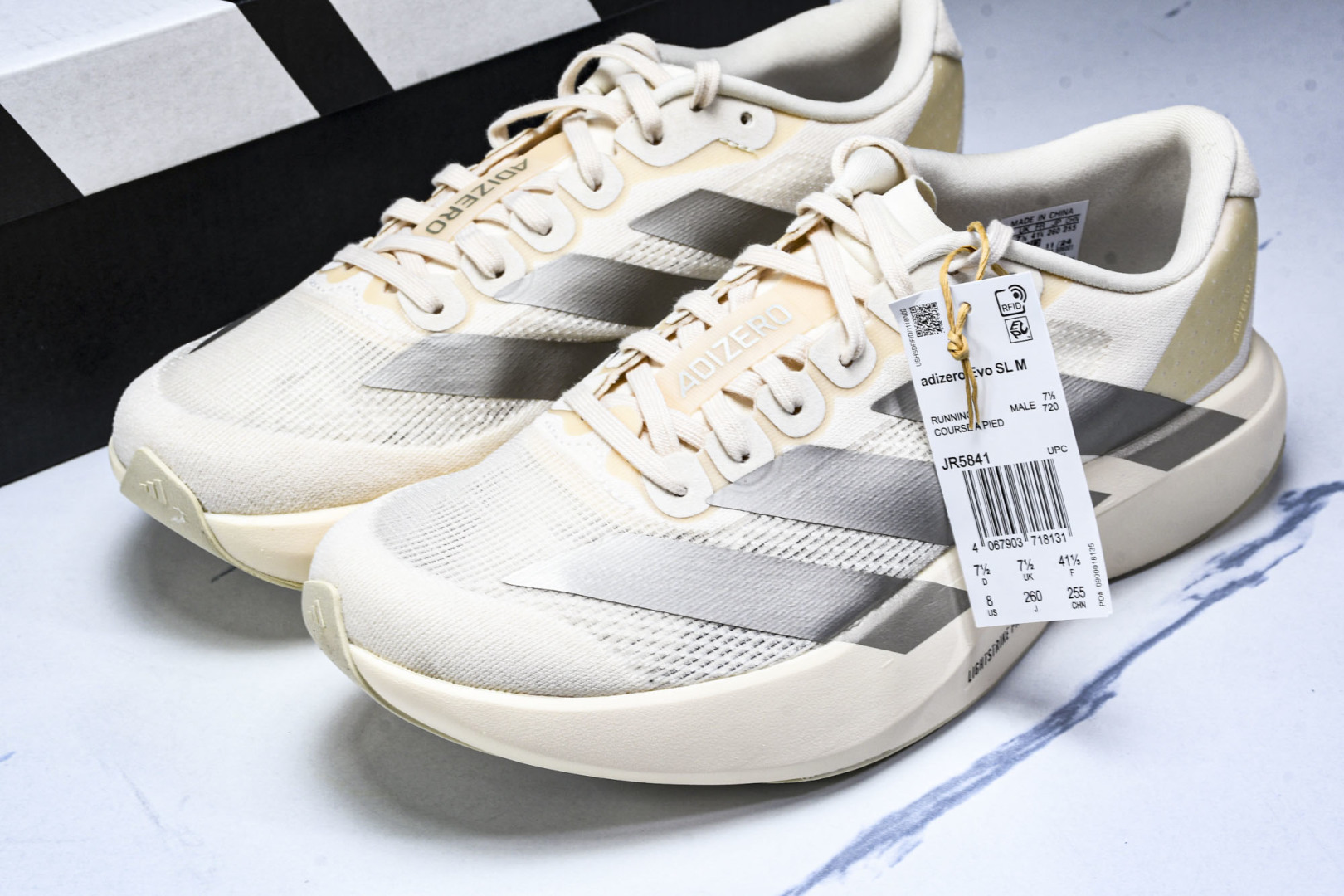 Adizero 尺码36-46

纯原版出品-Adizero Evo SL  阿迪超轻透气缓震跑鞋 JR