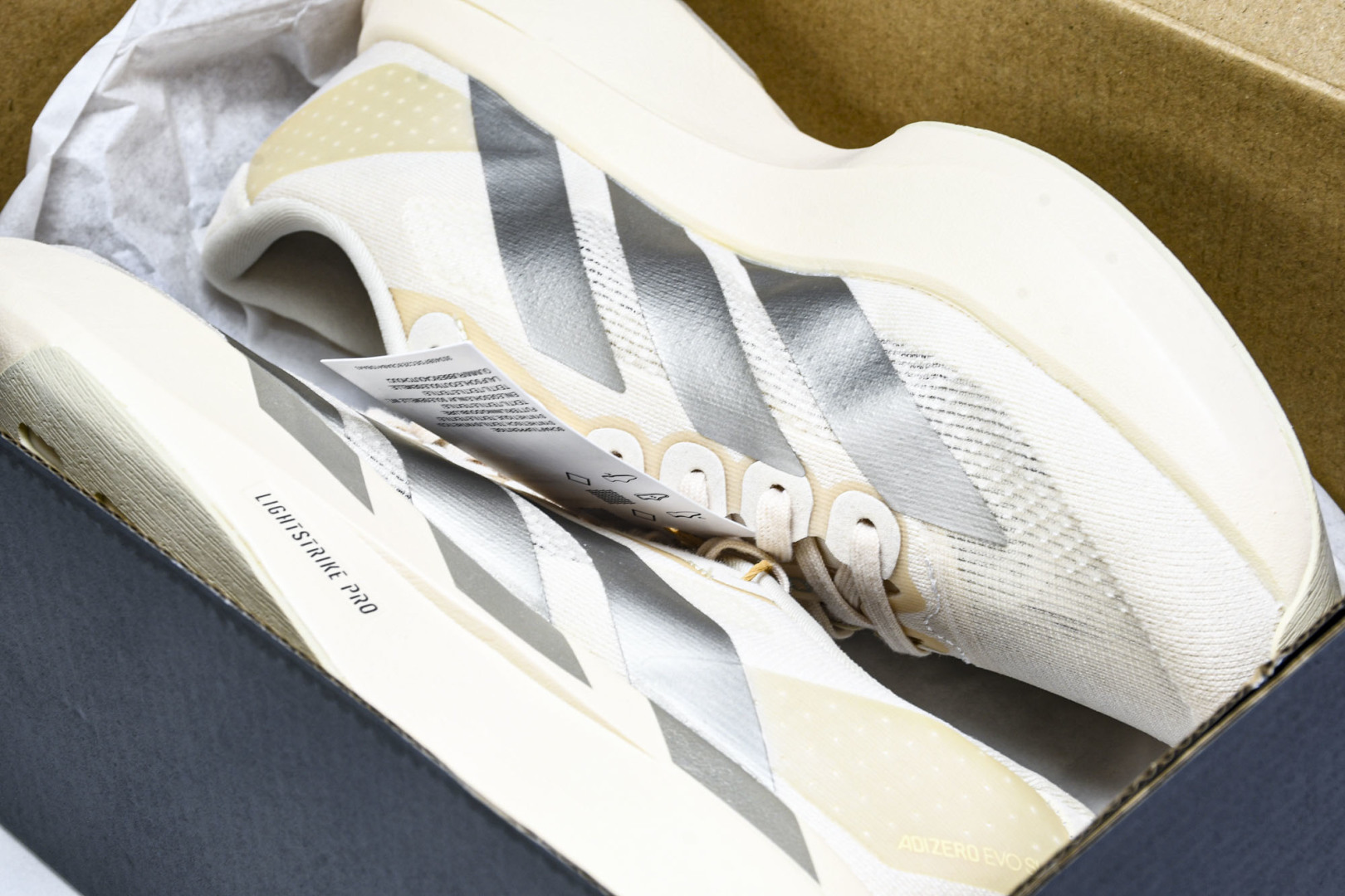 Adizero 尺码36-46

纯原版出品-Adizero Evo SL  阿迪超轻透气缓震跑鞋 JR