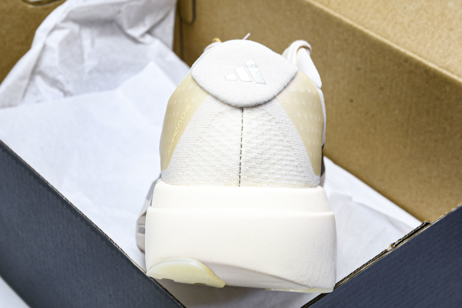 Adizero 尺码36-46

纯原版出品-Adizero Evo SL  阿迪超轻透气缓震跑鞋 JR
