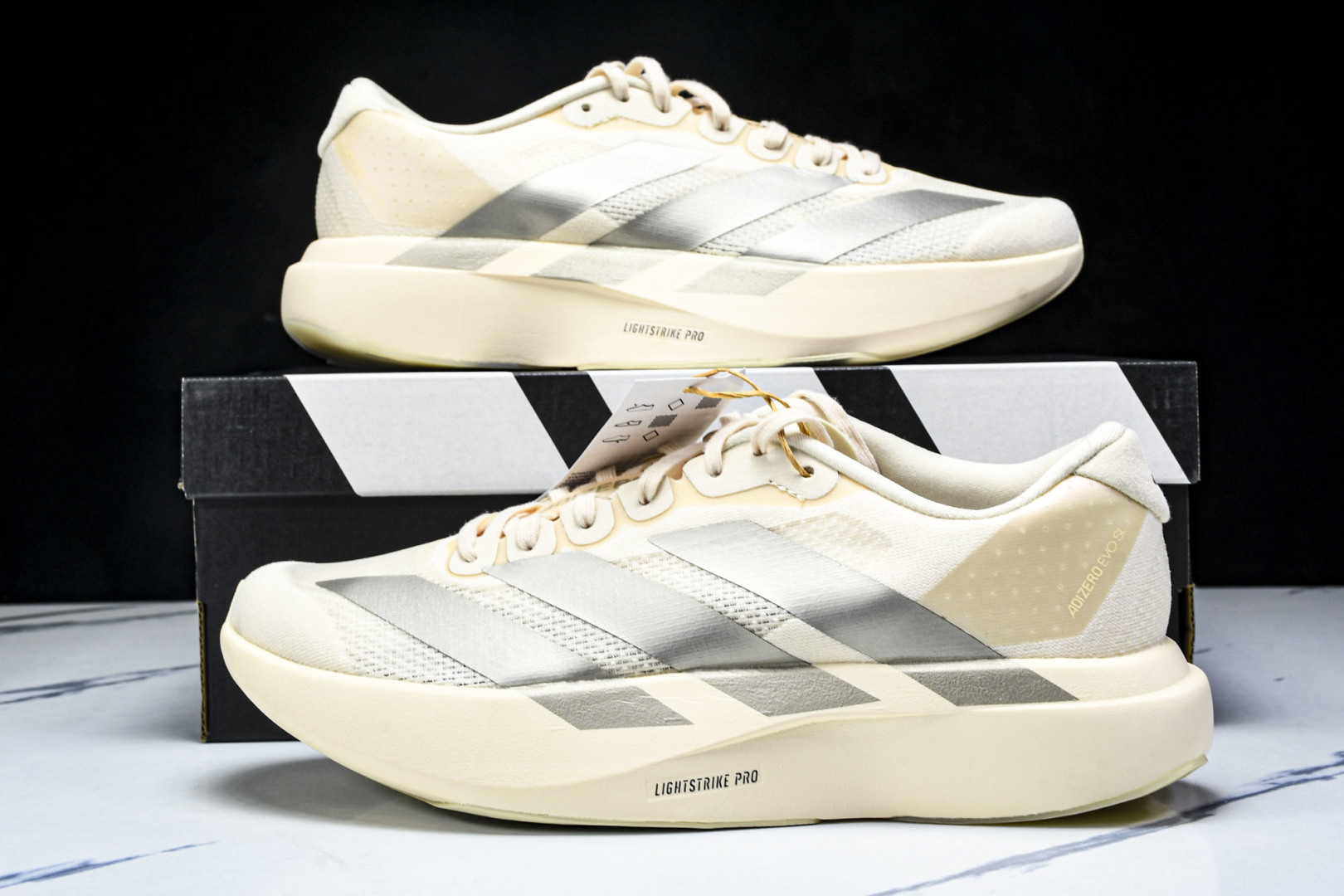 Adizero 尺码36-46

纯原版出品-Adizero Evo SL  阿迪超轻透气缓震跑鞋 JR