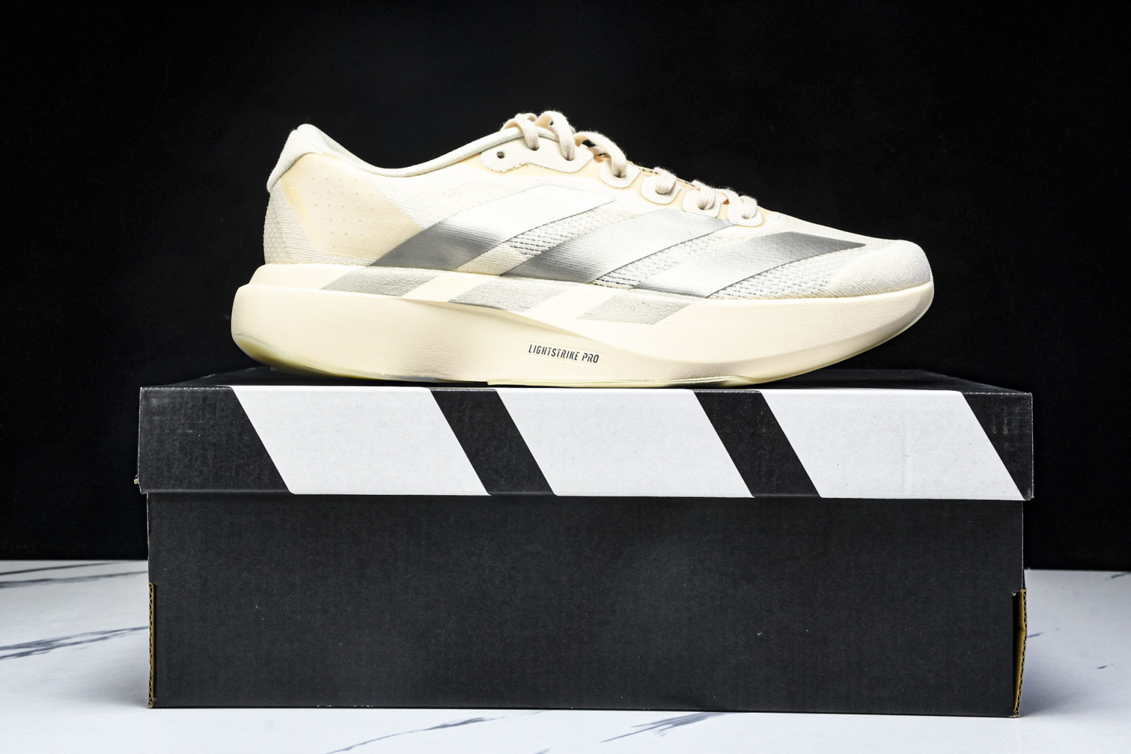 Adizero 尺码36-46

纯原版出品-Adizero Evo SL  阿迪超轻透气缓震跑鞋 JR