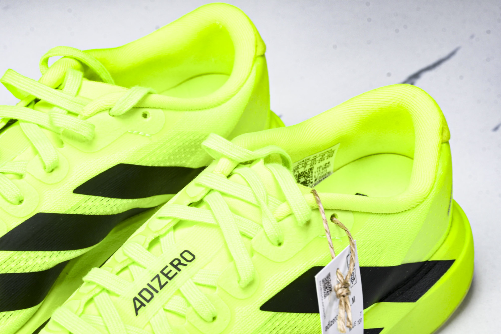 Adizero 尺码36-46

纯原版出品-Adizero Evo SL  阿迪超轻透气缓震跑鞋 JP