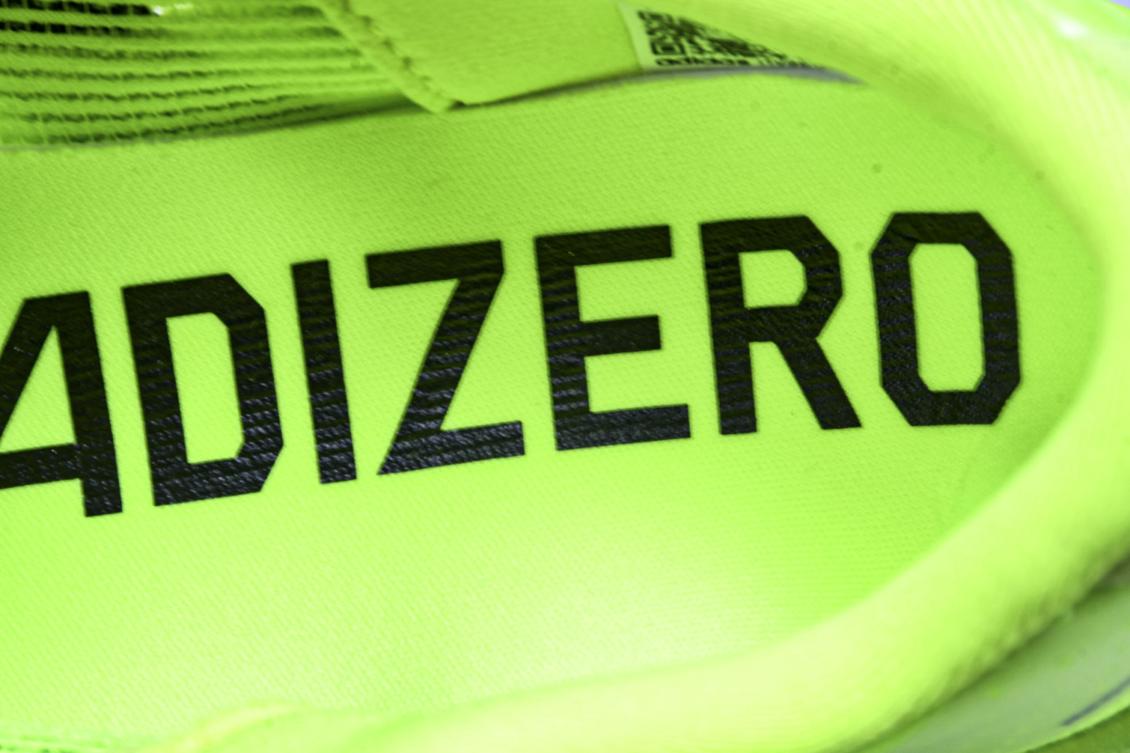 Adizero 尺码36-46

纯原版出品-Adizero Evo SL  阿迪超轻透气缓震跑鞋 JP