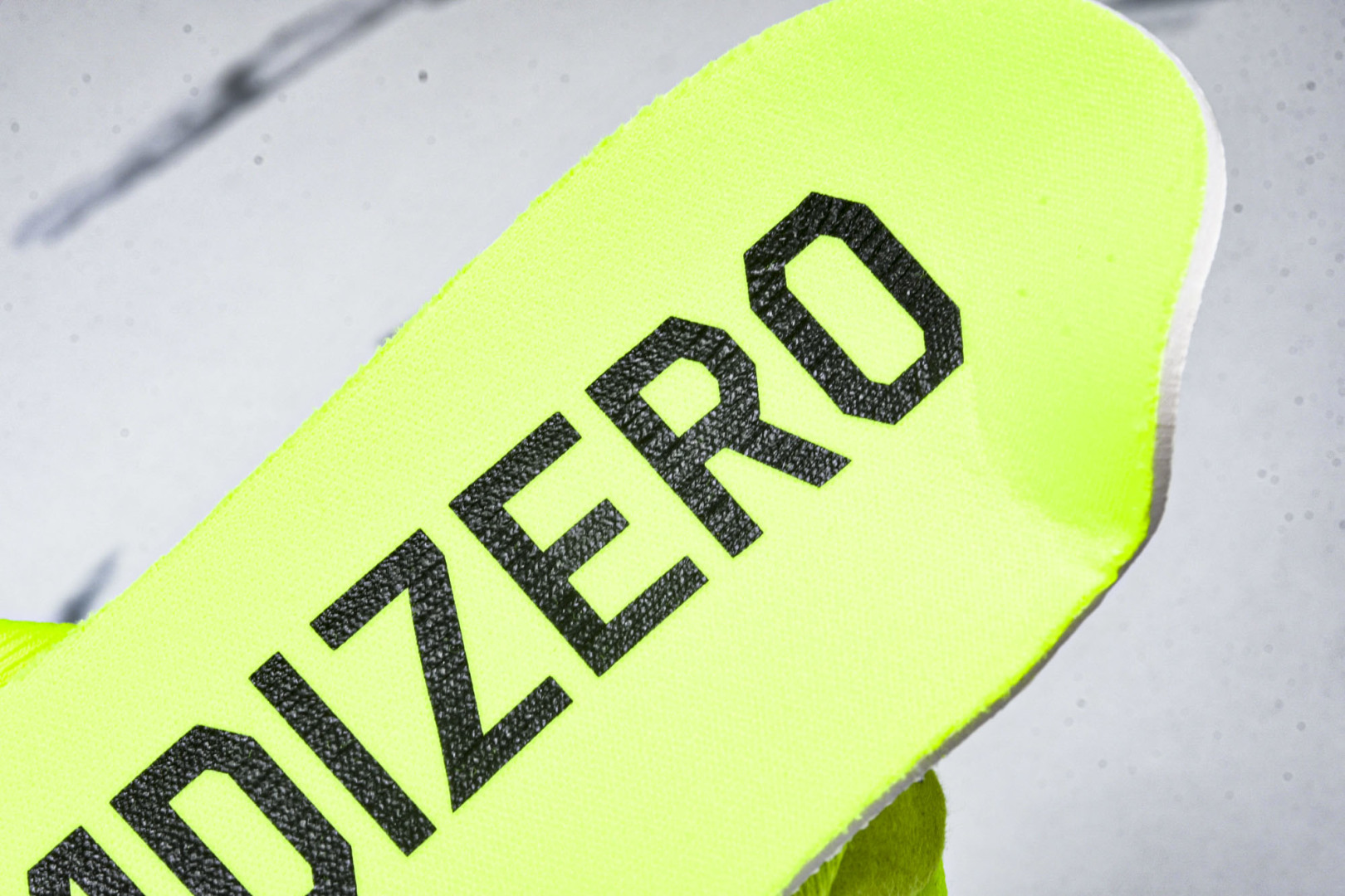 Adizero 尺码36-46

纯原版出品-Adizero Evo SL  阿迪超轻透气缓震跑鞋 JP