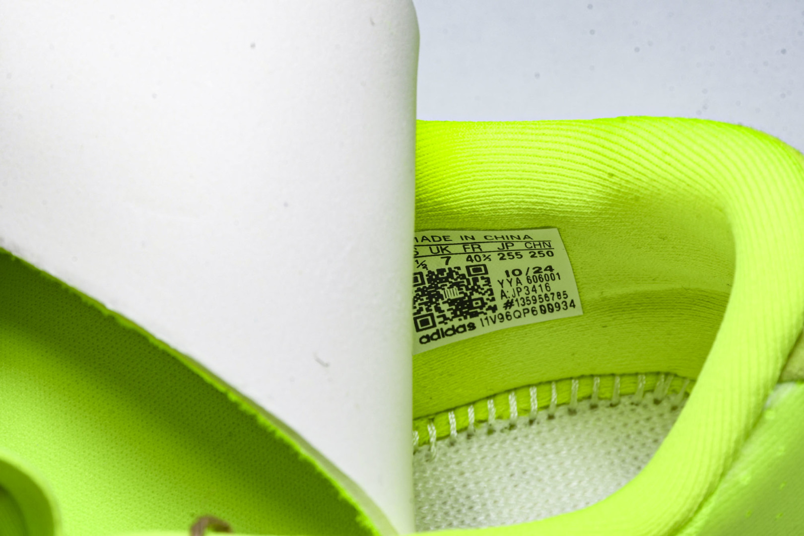 Adizero 尺码36-46

纯原版出品-Adizero Evo SL  阿迪超轻透气缓震跑鞋 JP