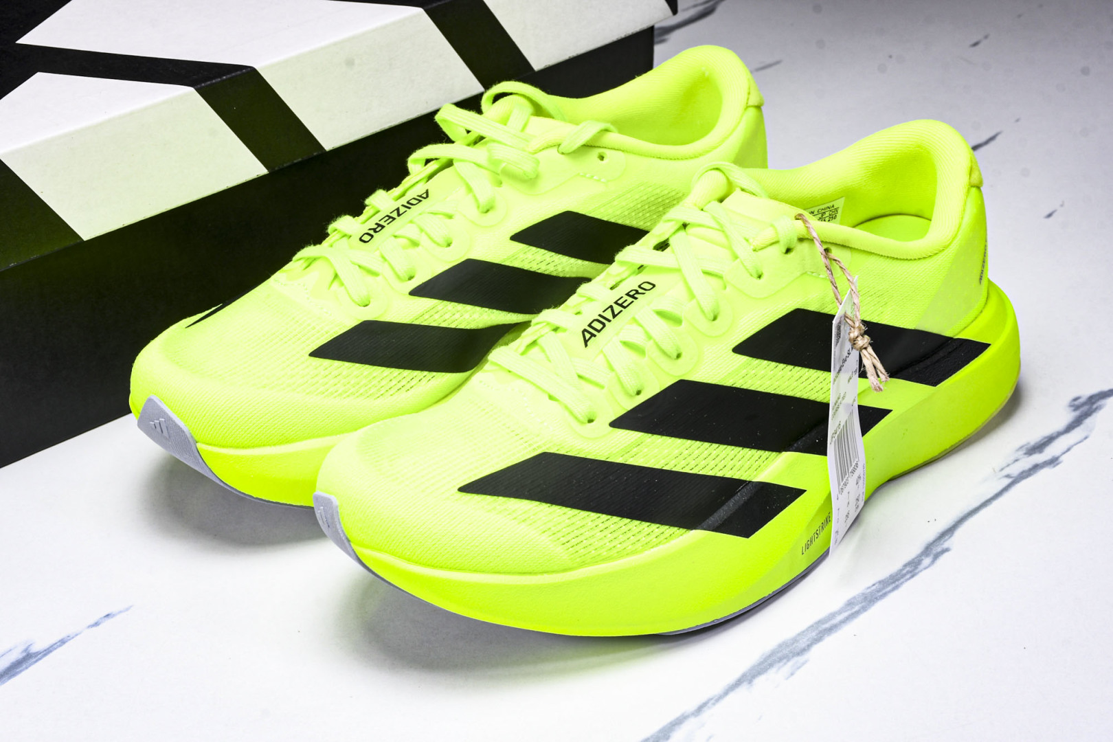 Adizero 尺码36-46

纯原版出品-Adizero Evo SL  阿迪超轻透气缓震跑鞋 JP