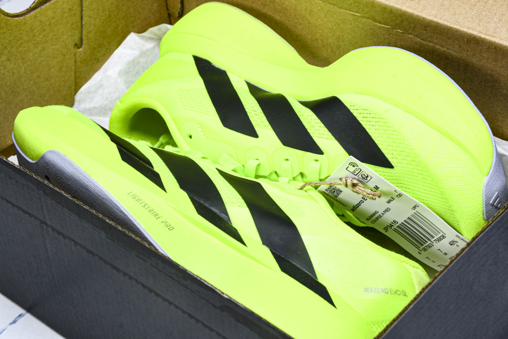 Adizero 尺码36-46

纯原版出品-Adizero Evo SL  阿迪超轻透气缓震跑鞋 JP