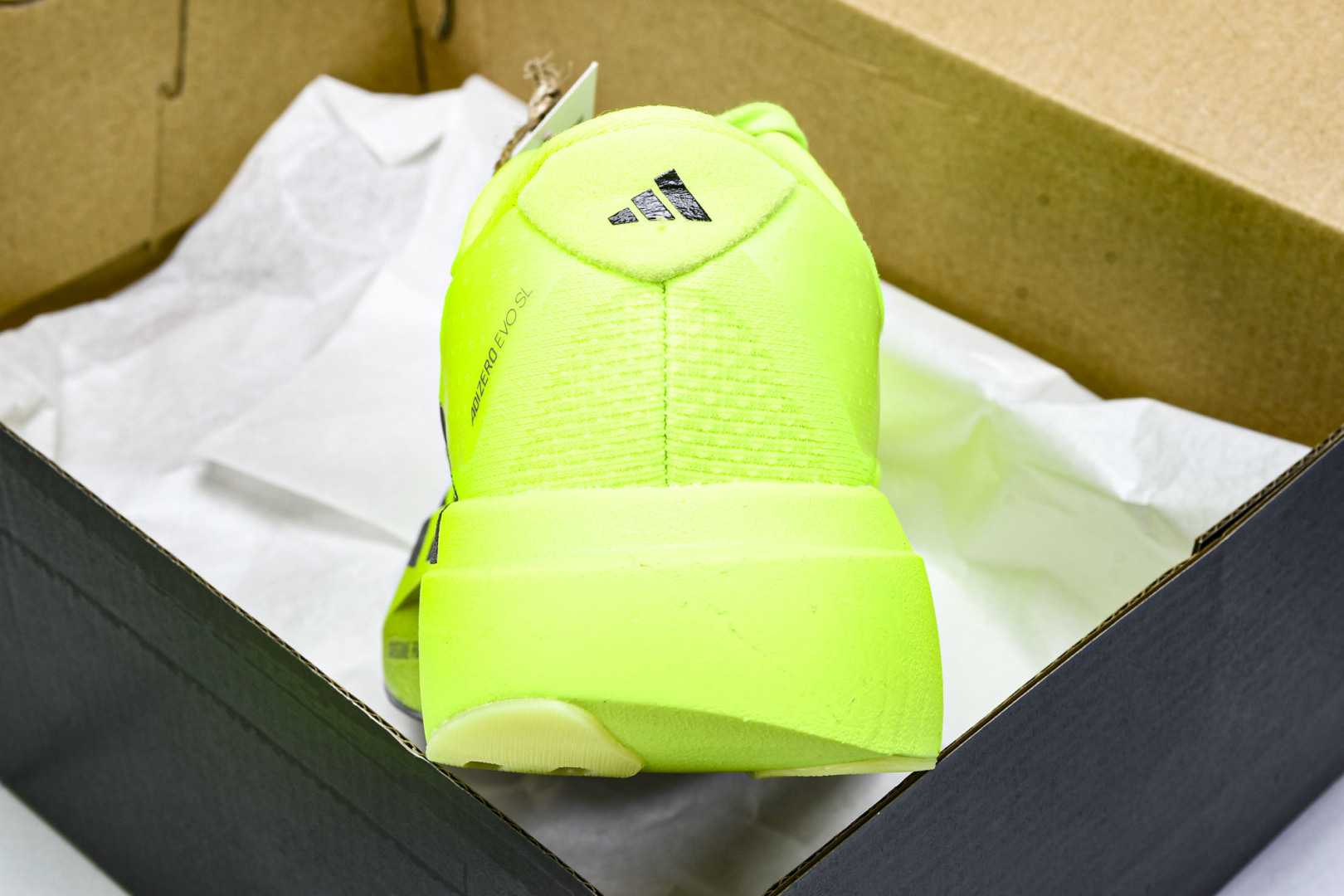 Adizero 尺码36-46

纯原版出品-Adizero Evo SL  阿迪超轻透气缓震跑鞋 JP