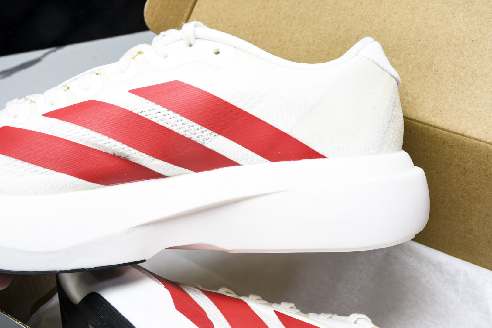 Adizero 尺码36-46

纯原版出品-Adizero Evo SL  阿迪超轻透气缓震跑鞋 JS