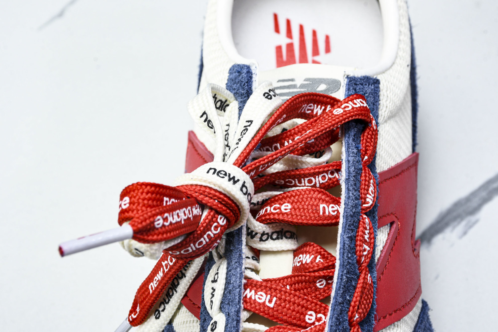 NB471 尺码36-47

纯原版出品-New Balance NB471系列织物牛剖层革生活休闲鞋 