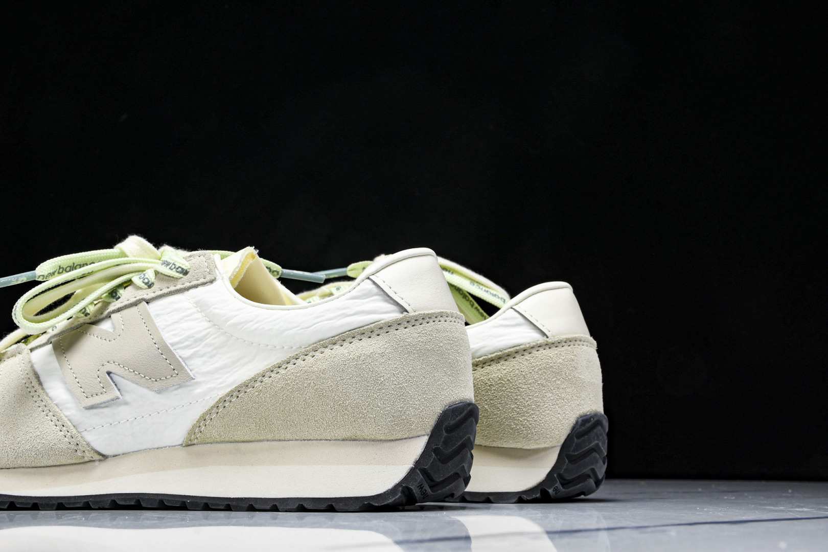 NB471 尺码36-47

纯原版出品-New Balance NB471系列织物牛剖层革生活休闲鞋 