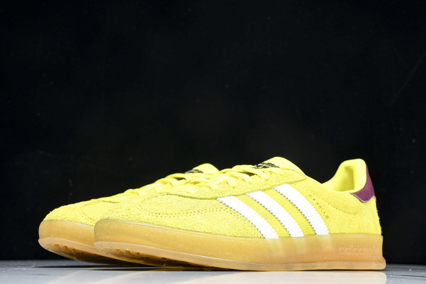 Originals 尺码36-47

纯原版出品-Gazelle Indoor Trainers 黄白 