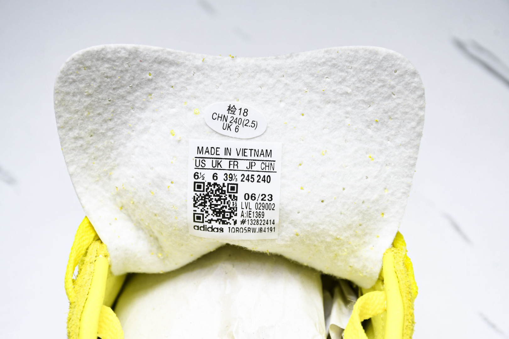 Originals 尺码36-47

纯原版出品-Gazelle Indoor Trainers 黄白 