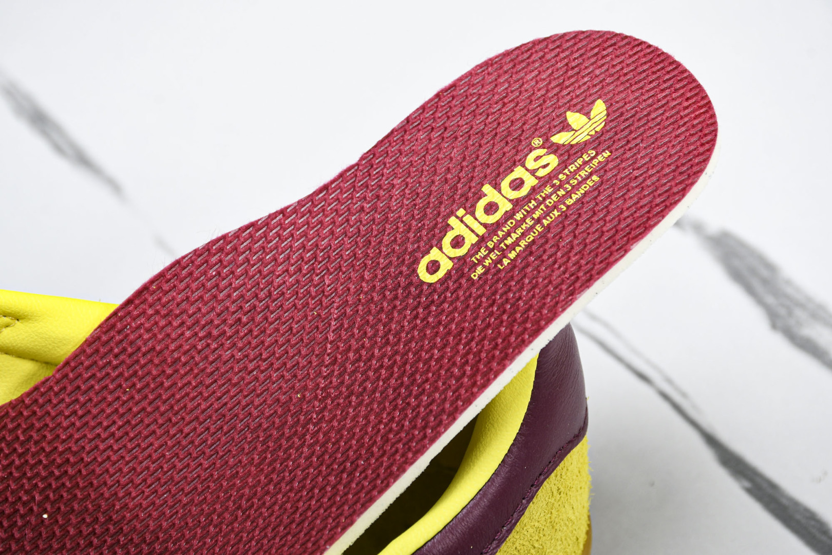 Originals 尺码36-47

纯原版出品-Gazelle Indoor Trainers 黄白 