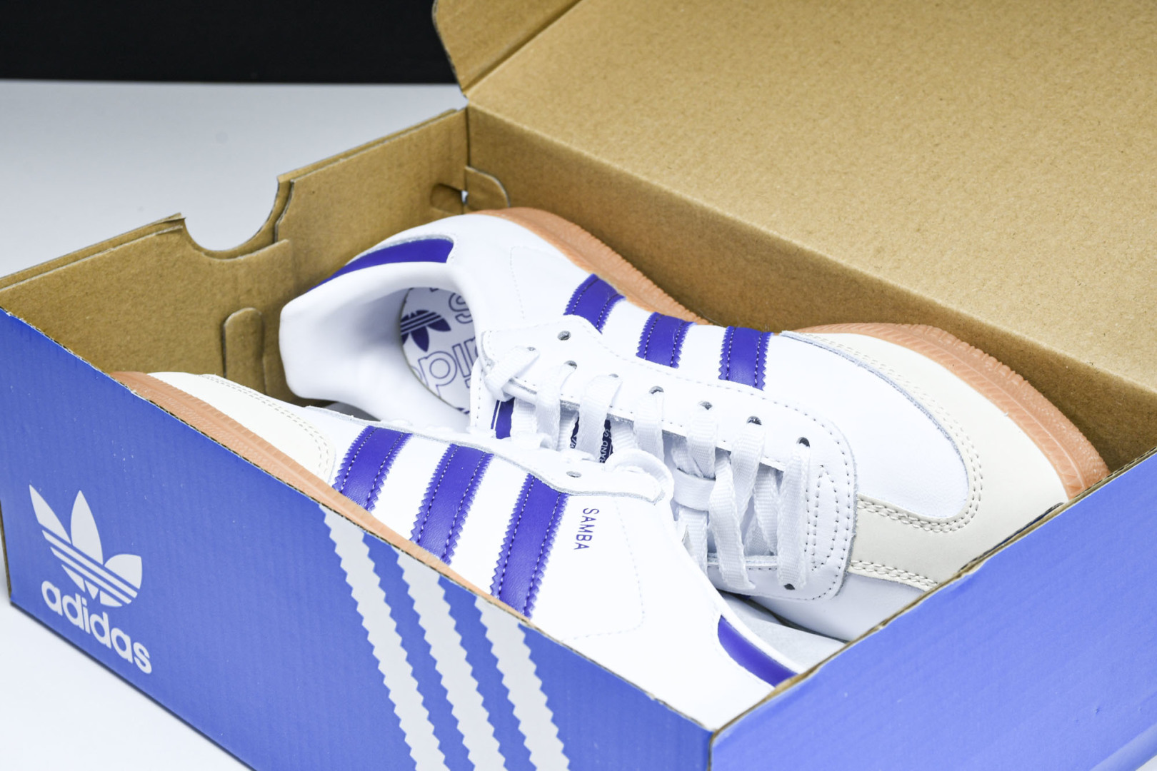 Originals 尺码36-45

纯原版出品-Samba OG 阿迪三叶草休闲板鞋 亮白蓝米白 IF