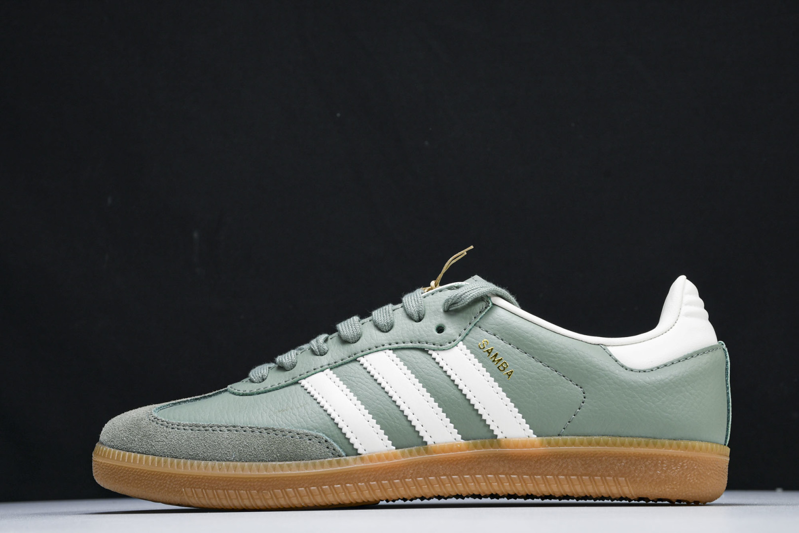 Originals 尺码36-45

纯原版出品-Samba OG 阿迪三叶草休闲板鞋 银灰绿白 IE7